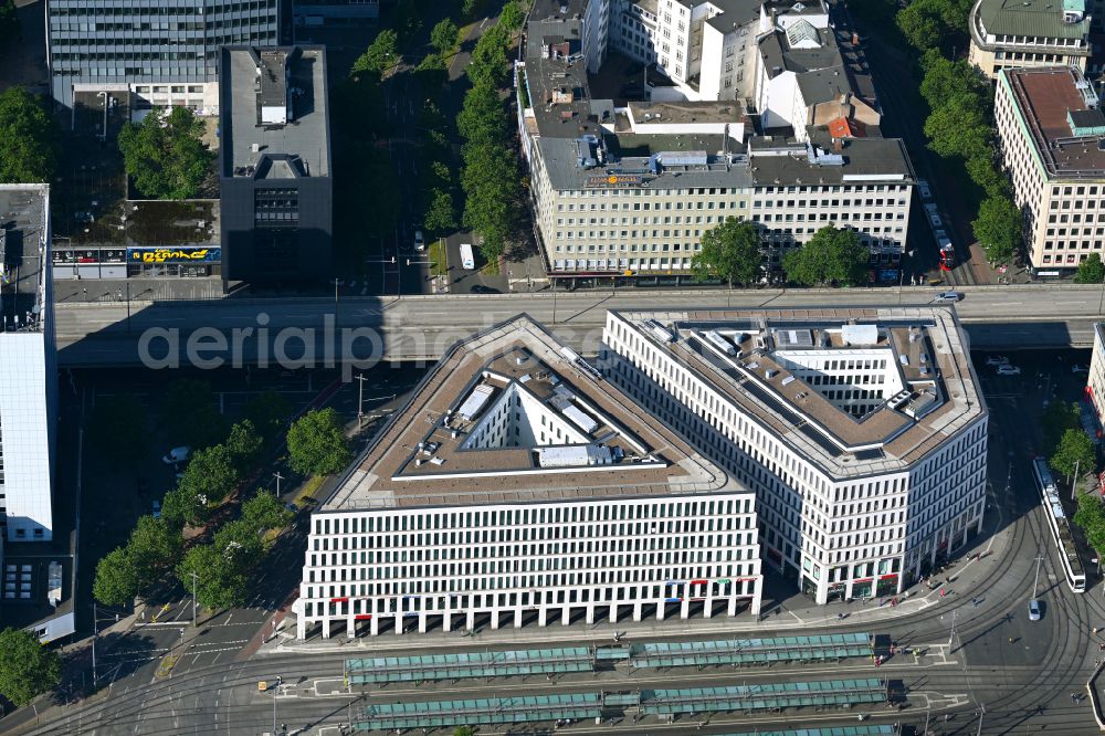 Bremen from above - Office building of the administration and commercial building City Gate on Bahnhofstrasse - corner Herdentorsteinweg - Bahnhofsplatz in the district Mitte in Bremen, Germany
