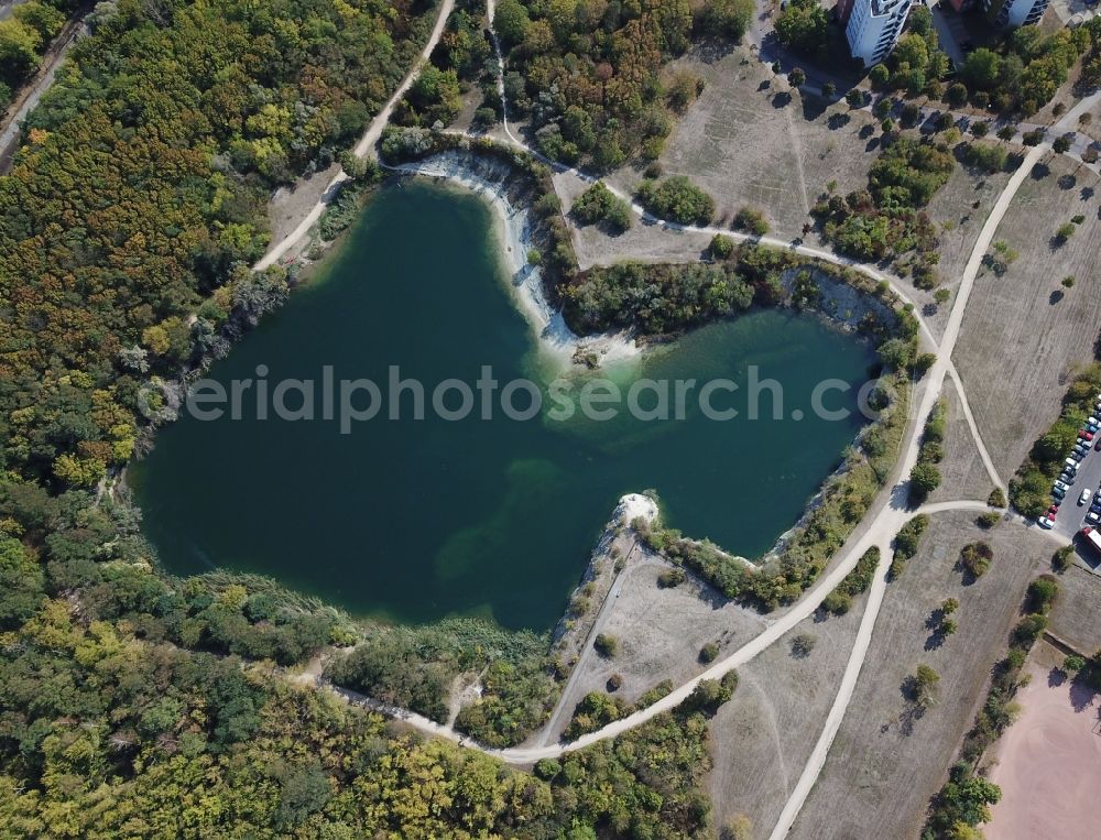 Halle (Saale) from the bird's eye view: View of the lake Bruchsee in the district of Neustadt in Halle ( Saale ) in the state Saxony-Anhalt