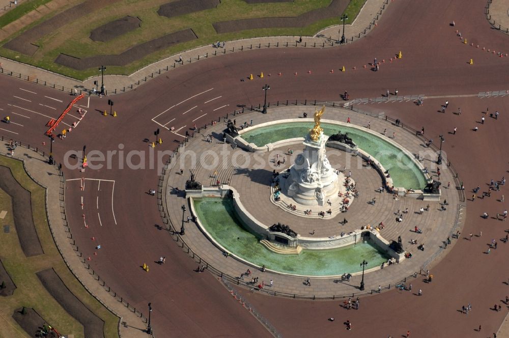 Aerial image London - Victoria Fountain at Buckingham Palace in the city borough of City of Westminster in London