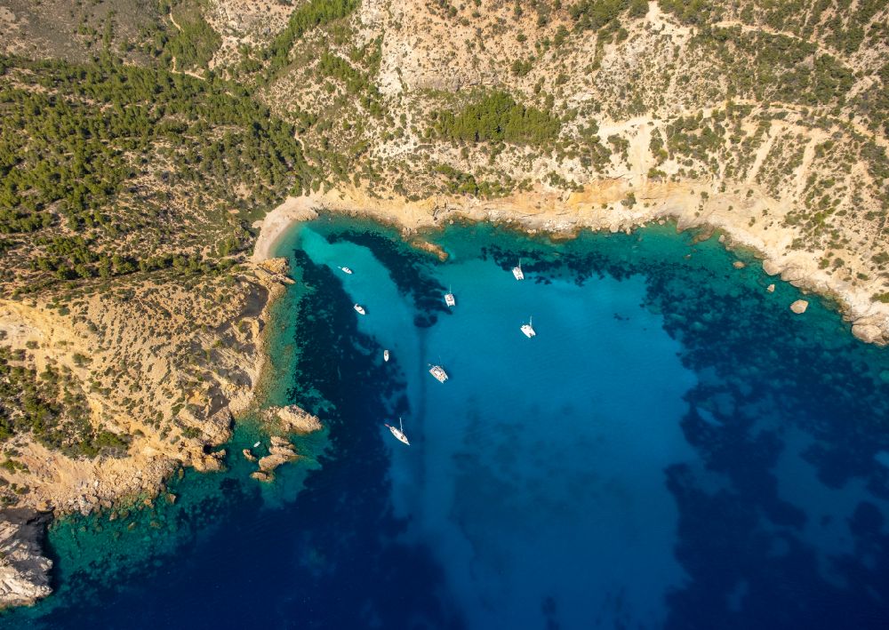Aerial photograph Port d'Andratx - Water surface at the bay along the sea coast Cala D'egos in Port d'Andratx in Balearic islands, Spain