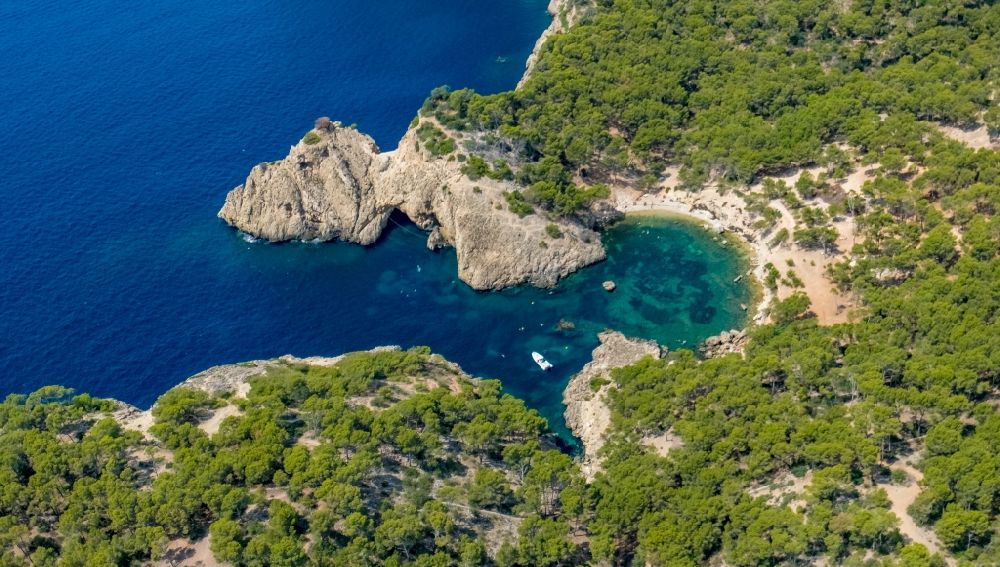 Aerial photograph Calvia - Water surface at the bay along the sea coast Calo den Monjo in Calvia in Balearic island of Mallorca, Spain
