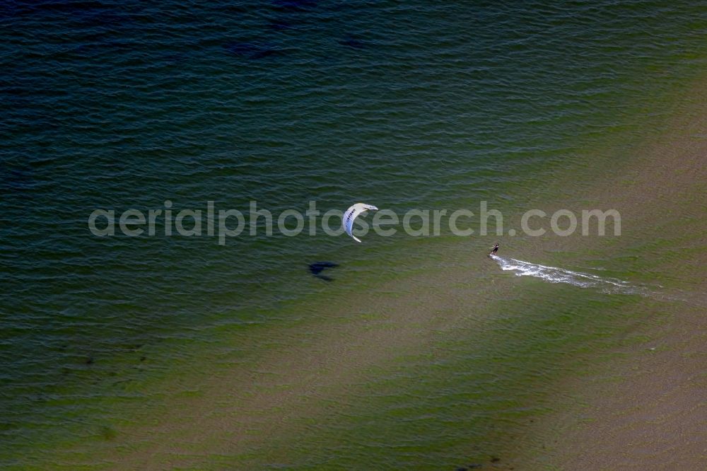 Laboe from the bird's eye view: Water surface at the bay along the sea coast Kiter beim Wassersport in Laboe on the Kiel Fjord in the state Schleswig-Holstein, Germany