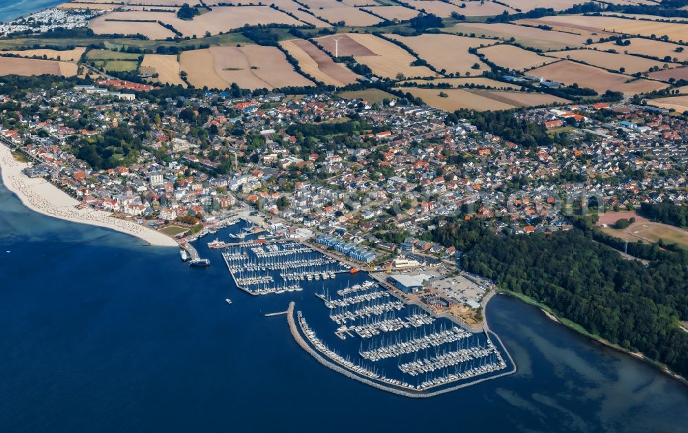 Aerial photograph Laboe - Bay along the sea coast with marina and commercial ports in Laboe in the state of Schleswig-Holstein, Germany