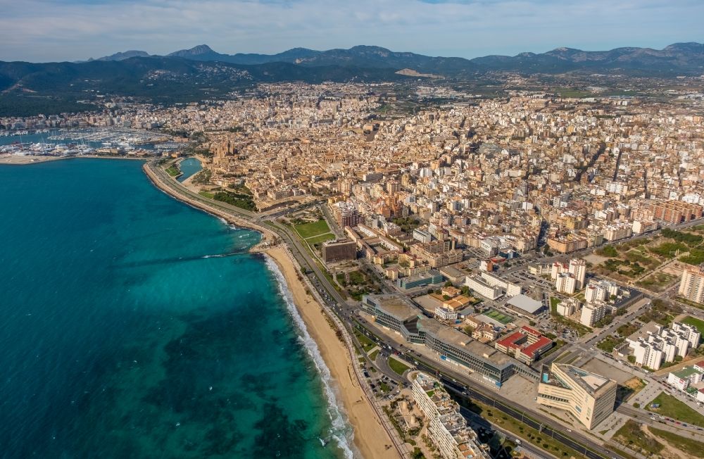 Aerial photograph Palma - Water surface at the bay Platja de Can Pere Antoni along the marine coast of the Balearic Sea in the Llevant de Palma District in Palma in Balearic Island Mallorca, Spain