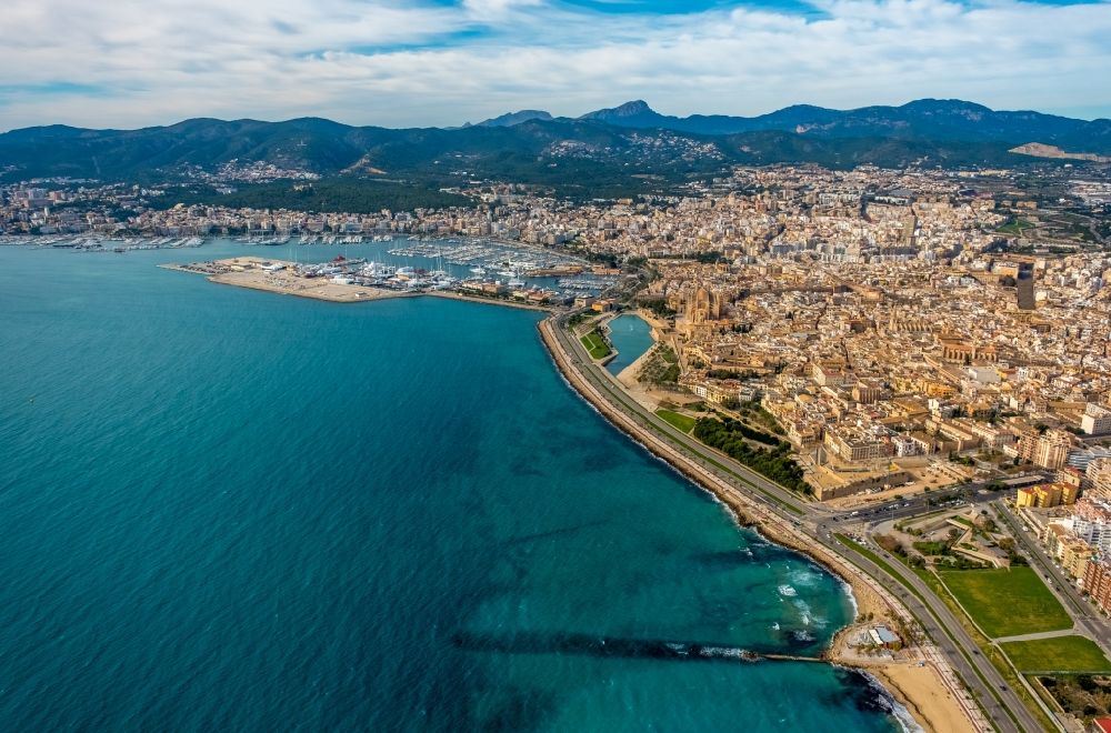 Palma from the bird's eye view: Water surface at a bay along the marine coast Punta des Gas along the Avenida de Gabriel Roca in the district Llevant de Palma District with the port in the background in Palma in Balearic island Mallorca, Spain
