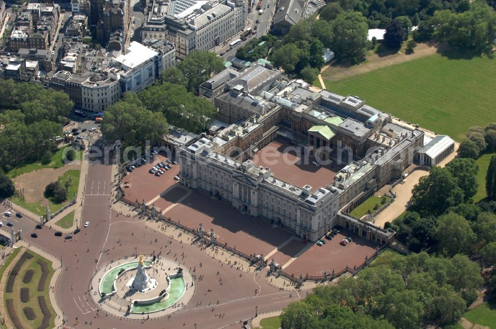 Aerial image London - Buckingham Palace is the official residence of the British monarch in London. The palace in the city borough of City of Westminster is in addition to its function as a residence of Queen Elizabeth II and Prince Philip also official state occasions