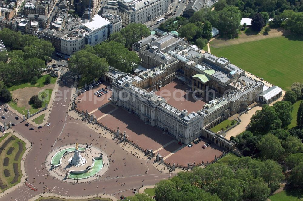 London from above - Buckingham Palace is the official residence of the British monarch in London. The palace in the city borough of City of Westminster is in addition to its function as a residence of Queen Elizabeth II and Prince Philip also official state occasions