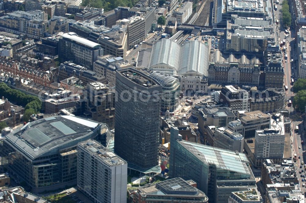 London from the bird's eye view: View at the office and commercial complex Cardinal Place and Victoria Station in the district City of Westminster in London in the county of Greater London in the UK. The complex consists of three buildings with over one million square meters. It was planned by the company EPR Architects and built by Sir Robert McAlpine. The head sation of Victoria Station is the second largest train station in London
