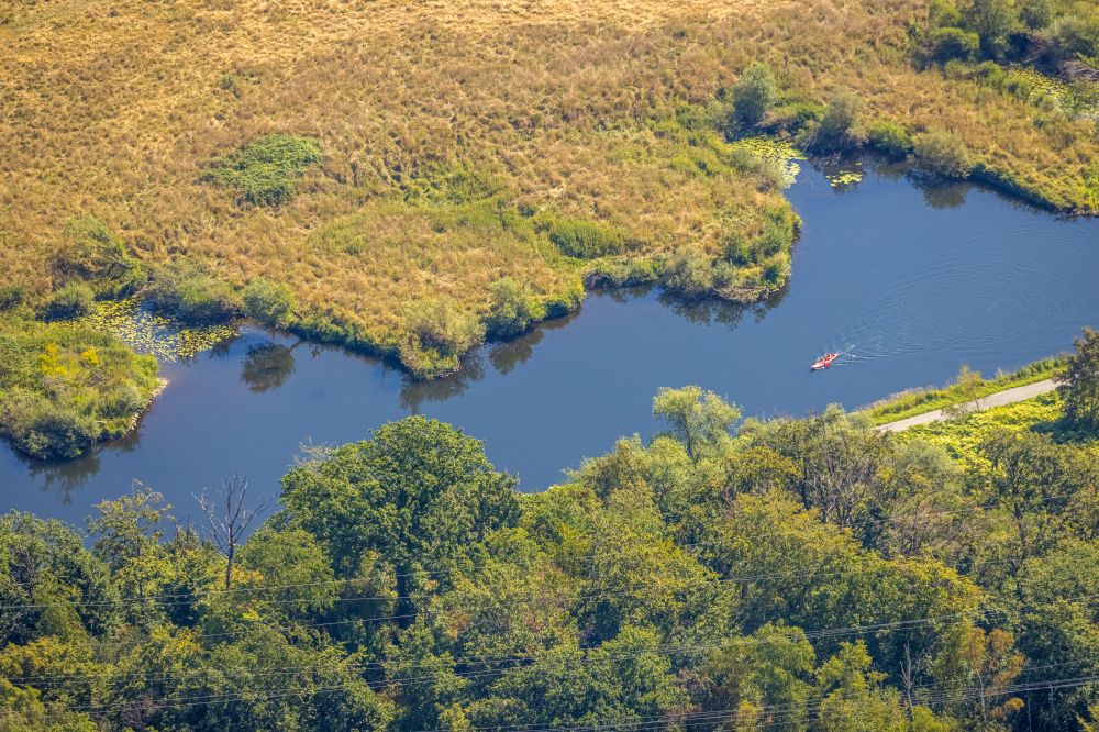Aerial image Hattingen - Groyne head with a kayakers on the Ruhr - river course in the district Niederwenigern in Hattingen at Ruhrgebiet in the state North Rhine-Westphalia, Germany