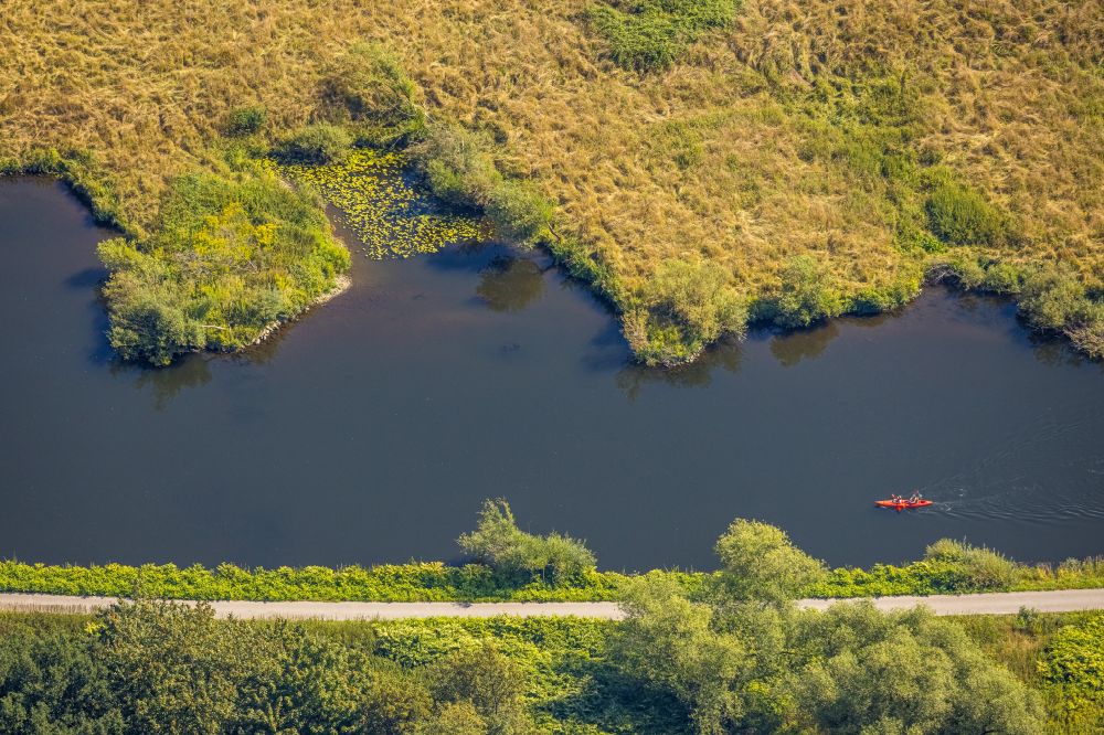 Aerial photograph Hattingen - Groyne head with a kayakers on the Ruhr - river course in the district Niederwenigern in Hattingen at Ruhrgebiet in the state North Rhine-Westphalia, Germany