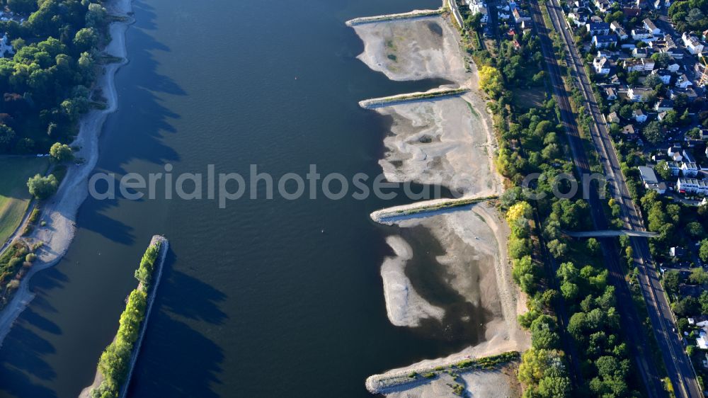 Aerial photograph Bad Honnef - Groynes in the Rhine at low water in Bad Honnef in the state North Rhine-Westphalia, Germany