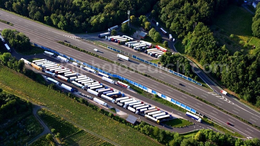 Aerial photograph Bad Honnef - Bundesautobahn 3, rest area Logebach in the state North Rhine-Westphalia, Germany