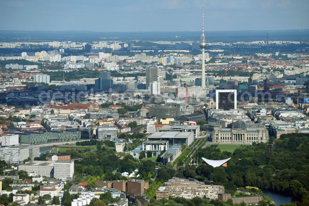 Berlin from the bird's eye view: Federal Chancellery and government district on the river bank of the Spree in the district Tiergarten in Berlin, Germany