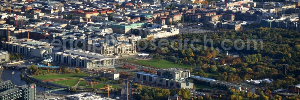Aerial image Berlin - Federal Chancellery between the Spree and Tiergarten Spree on the Berlin government district in the center of the German capital Berlin