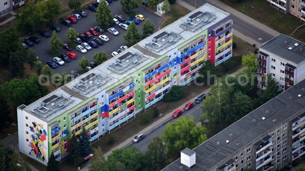 Wernigerode from the bird's eye view: Colored balconies and windows Facade of the high-rise residential development Am Kastanienwaeldchen in Wernigerode in the state Saxony-Anhalt, Germany