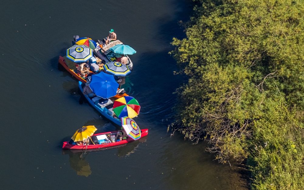 Dorsten from the bird's eye view: Colorful picnic under parasols in boats on the water wall on the Lippe in the district of Hervest in Dorsten in the state North Rhine-Westphalia, Germany