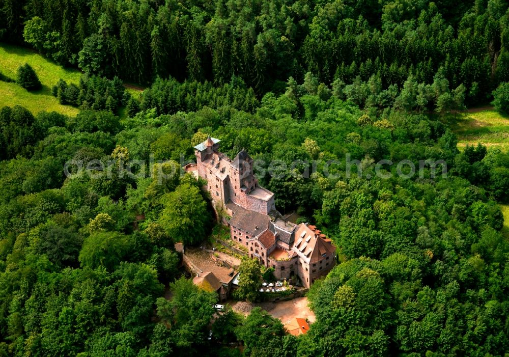 Aerial photograph Erlenbach bei Dahn - Castle Berwartstein in Erlenbach in the state of Rhineland-Palatinate. The middle age rock fortress is located on a hill above the village in the Southern Palatinate Forest. The main buildings, the tower and castle keep are well preserved. The fortress was later converted to a castle