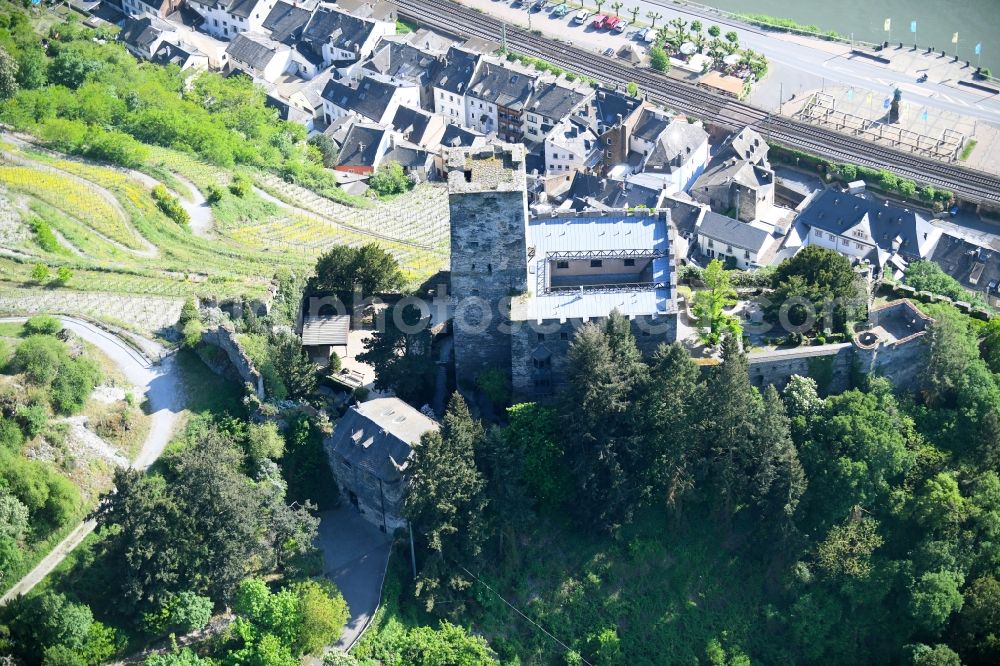 Aerial photograph Kaub - Castle of the fortress Burg Gutenfels on Schlossweg in Kaub in the state Rhineland-Palatinate, Germany