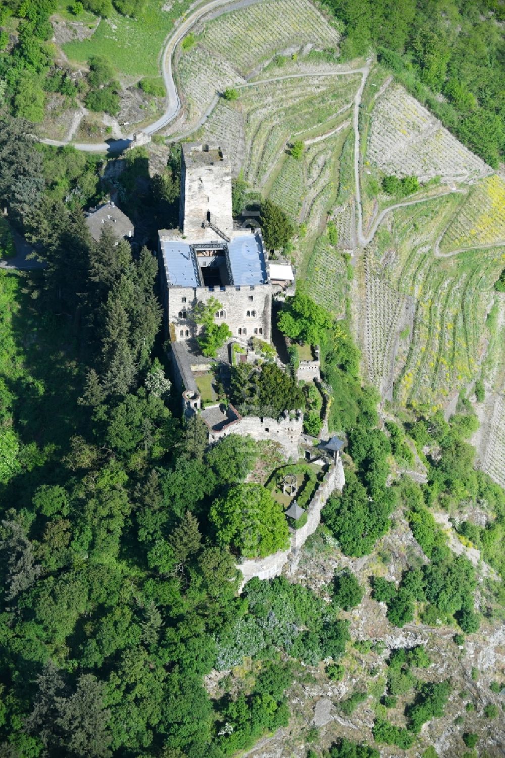 Aerial image Kaub - Castle of the fortress Burg Gutenfels on Schlossweg in Kaub in the state Rhineland-Palatinate, Germany