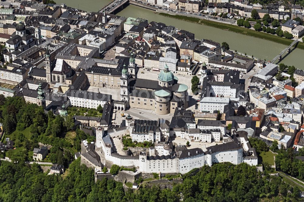 Aerial photograph Salzburg - Castle of the fortress Festung Hohensalzburg on street Moenchsberg in Salzburg in Austria