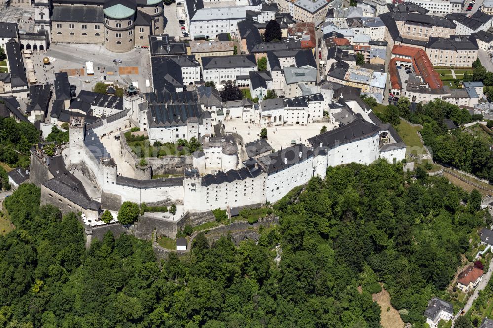 Aerial image Salzburg - Castle of the fortress Festung Hohensalzburg on street Moenchsberg in Salzburg in Austria