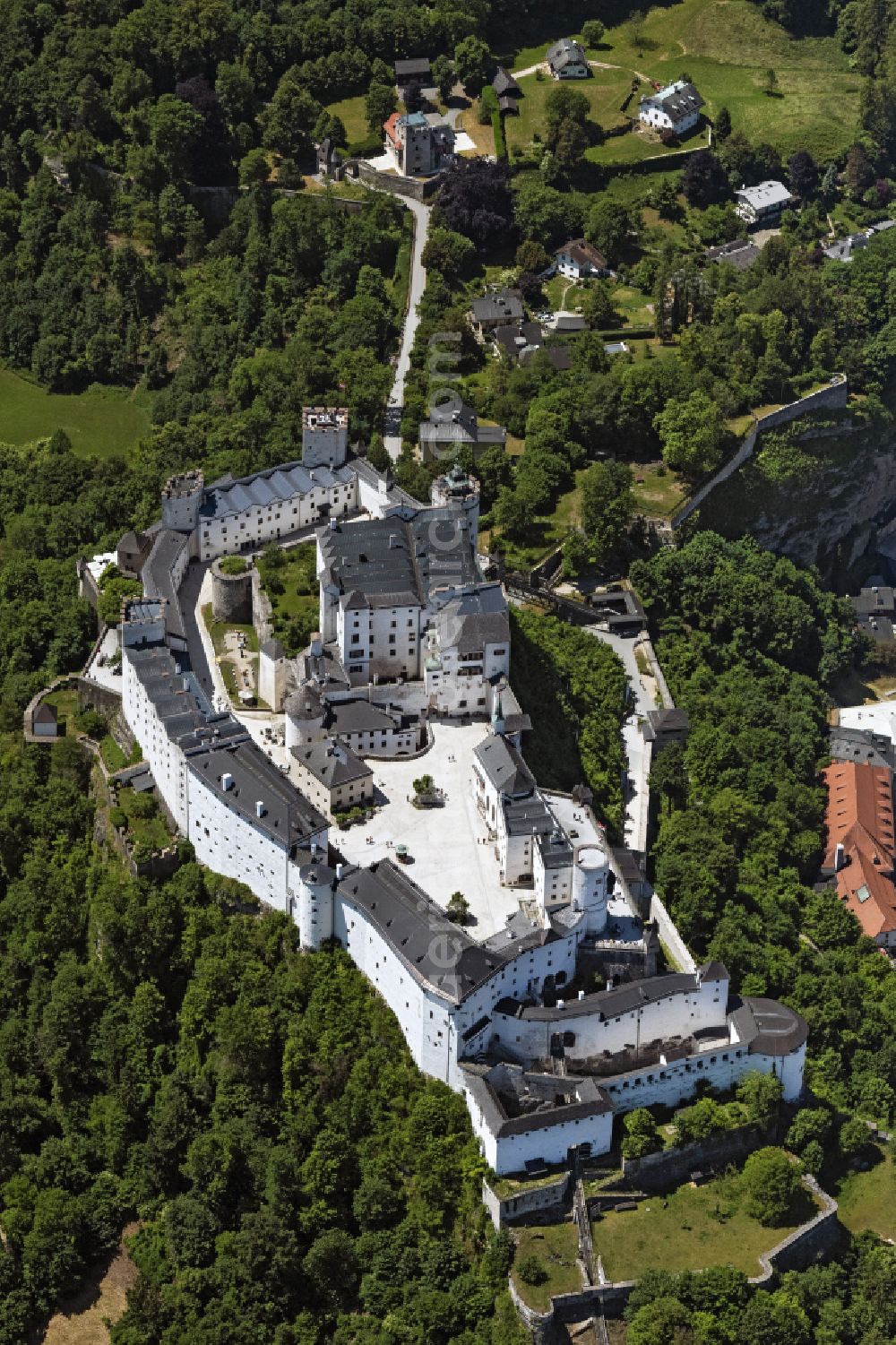 Salzburg from the bird's eye view: Castle of the fortress Festung Hohensalzburg on street Moenchsberg in Salzburg in Austria