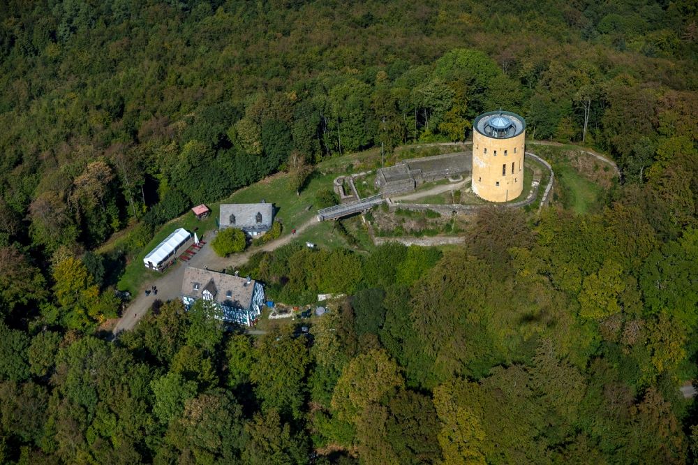 Aerial photograph Hilchenbach - Castle of the fortress Gingsburg in Hilchenbach in the state North Rhine-Westphalia, Germany
