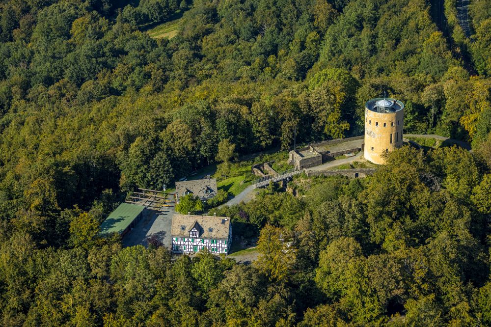 Aerial image Hilchenbach - Castle of the fortress Gingsburg in Hilchenbach in the state North Rhine-Westphalia, Germany