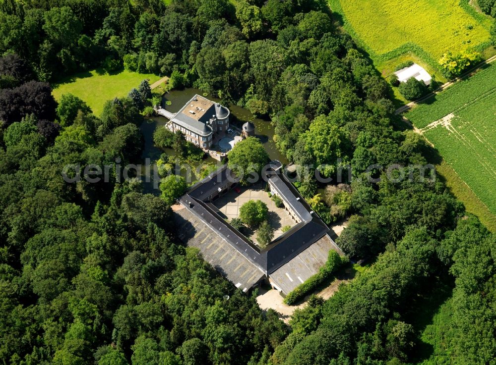 Aerial image Vettweiß - Fortress Gladbach in the Gladbach part of the county district of Vettweiß in the state of North Rhine-Westphalia. The fortress is located on the edge of th village in a forest on the creek Neffelbach. It was built in the 12th century and completely refurbished in the 1970s. It is Wolfgang Gerberely owned today and occupied by the owner