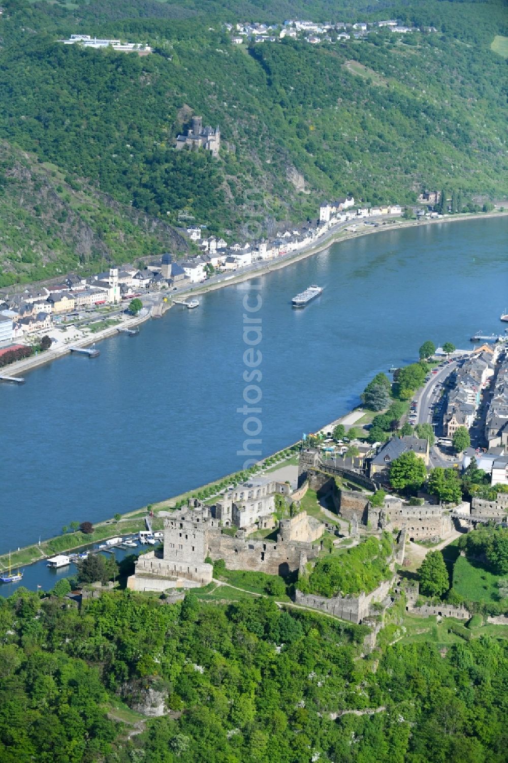 Sankt Goar from the bird's eye view: Castle of the fortress Rheinfels on Schlossberg in Sankt Goar in the state Rhineland-Palatinate, Germany
