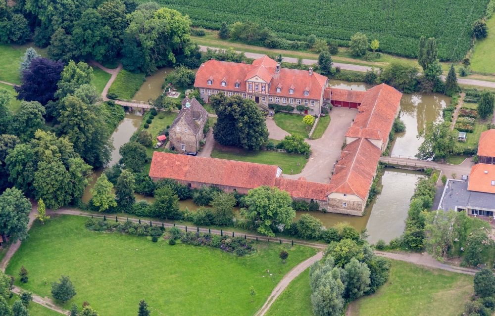 Aerial image Stadthagen - Castle of the fortress with manor house Rittergut Remeringhausen along the Heuersser Strasse in Stadthagen in the state Lower Saxony, Germany