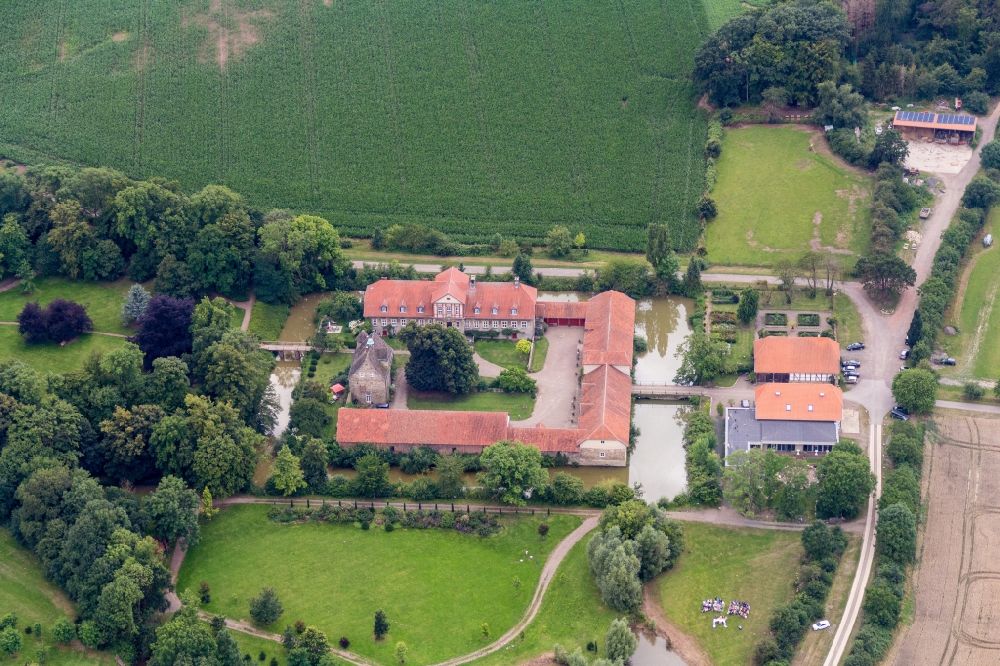 Aerial photograph Stadthagen - Castle of the fortress with manor house Rittergut Remeringhausen along the Heuersser Strasse in Stadthagen in the state Lower Saxony, Germany