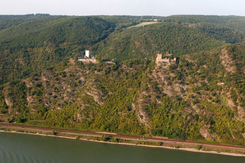 Aerial image Kamp-Bornhofen - Castele Sterrenberg and hotel castle Liebenstein on a mountain at the riverside of the Rhine in Kamp-Bornhofen in Rhineland-Palatine