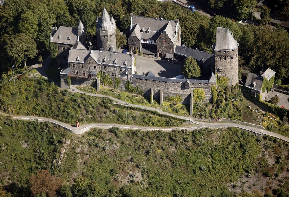 Altena from the bird's eye view: Castle of the fortress Burg Altena on Fritz-Thomee-Strasse in Altena in the state North Rhine-Westphalia, Germany