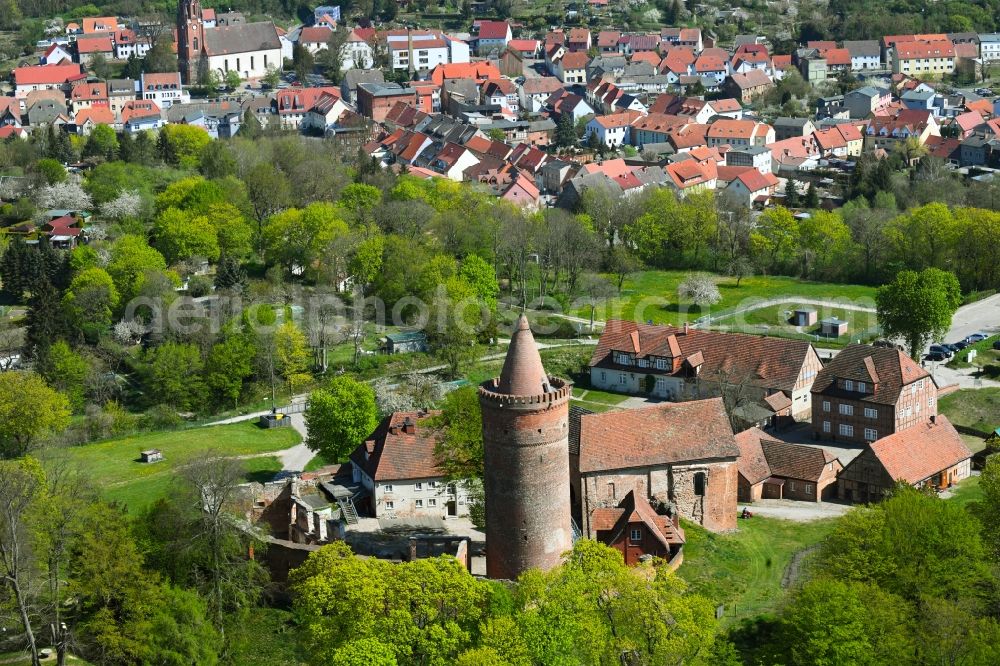Aerial image Burg Stargard - Castle of the fortress Burg Stargard on Burgberg hill in Burg Stargard in the state of Mecklenburg - Western Pomerania. The premises consist of 11 buildings with the large castle keep