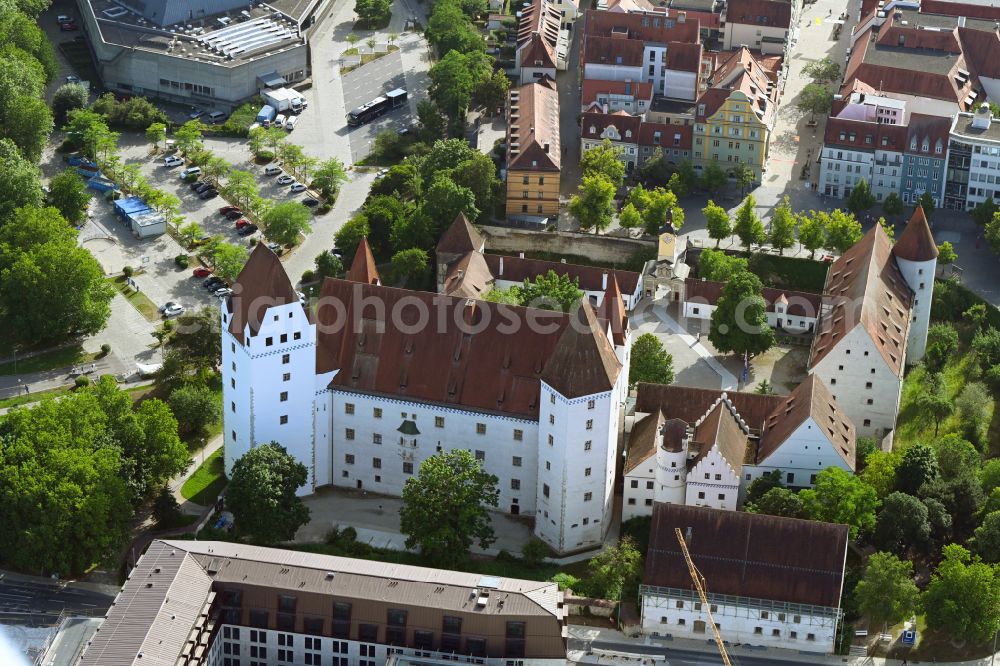 Aerial photograph Ingolstadt - Burganlage New castle on place Paradeplatz in Ingolstadt in the state of Bavaria. The Neues Schloss now houses the Bavarian Army Museum