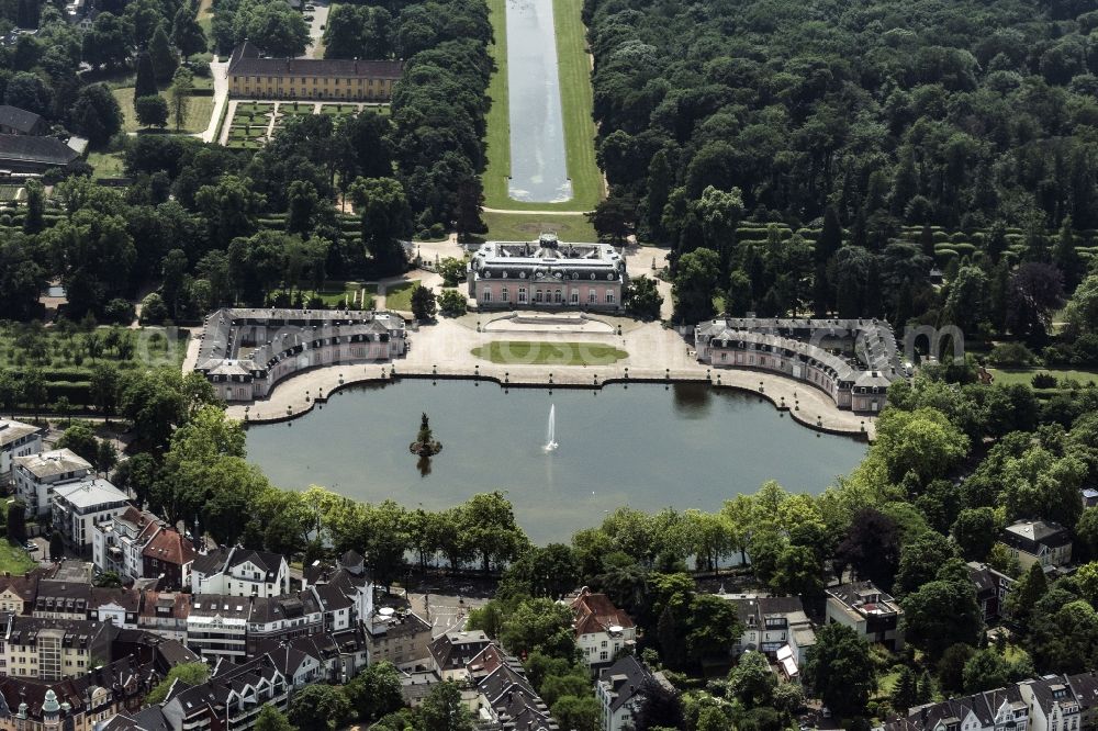 Aerial image Düsseldorf - Castle of Schloss Benrath in Duesseldorf in the state North Rhine-Westphalia, Germany