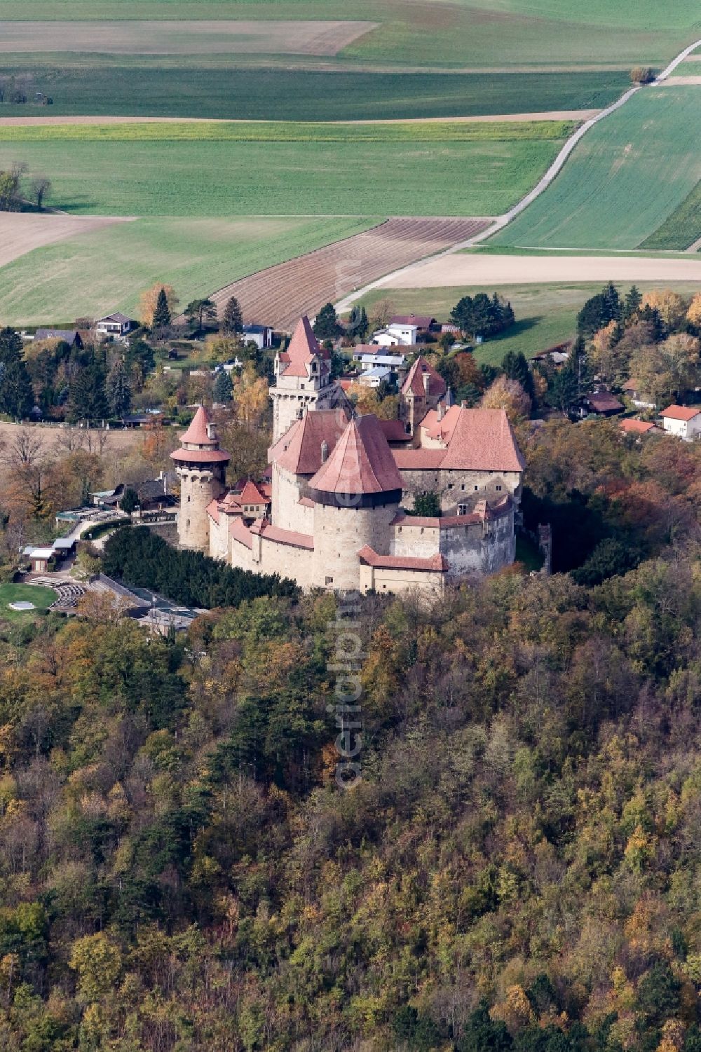 Aerial photograph Leobendorf - Castle of Burg Kreuzenstein in Leobendorf in Lower Austria, Austria