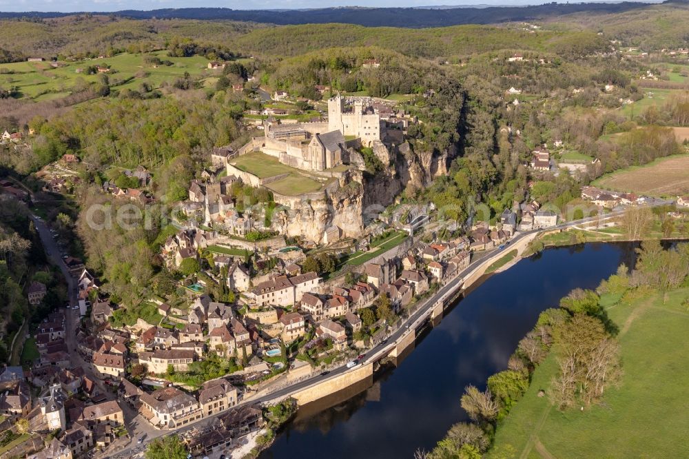 Aerial image Beynac-et-Cazenac - Castle of Chateau de Beynac in Beynac-et-Cazenac in Nouvelle-Aquitaine, France