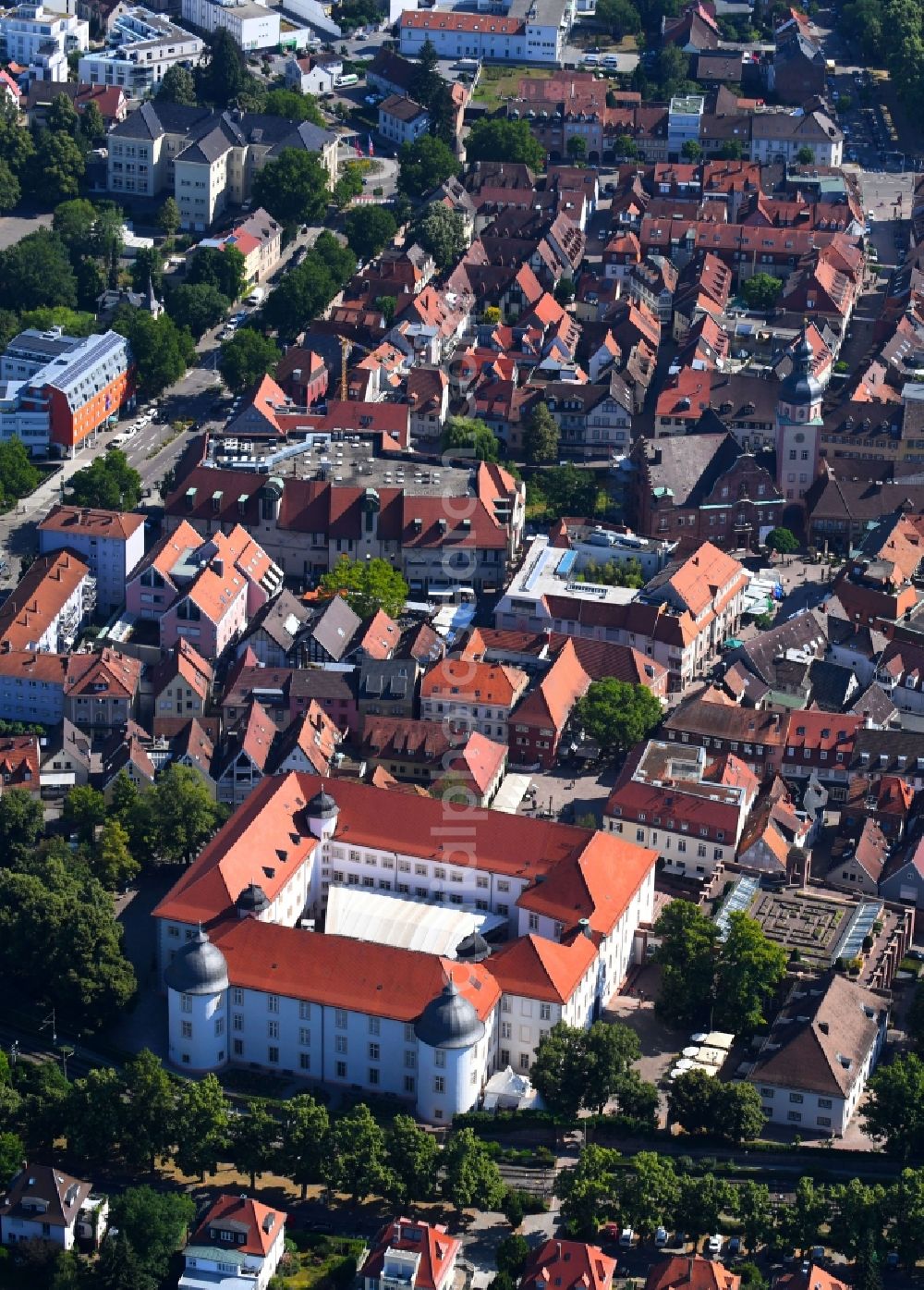 Aerial photograph Ettlingen - Castle of Schloss Ettlingen in Ettlingen in the state Baden-Wurttemberg, Germany
