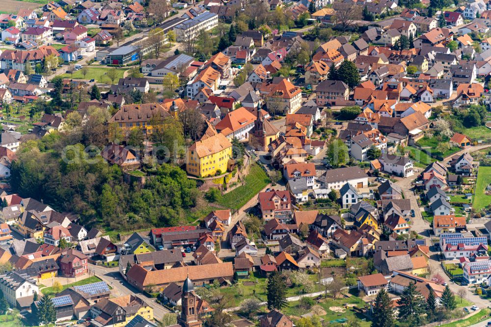 Mahlberg from above - Castle of Schloss in Innenstadtkern in Mahlberg in the state Baden-Wuerttemberg, Germany