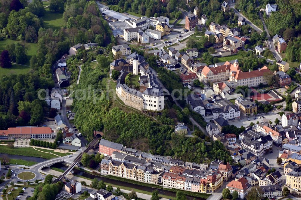 Greiz from the bird's eye view: Castle of Oberes Schloss in the district Irchwitz in Greiz in the state Thuringia, Germany