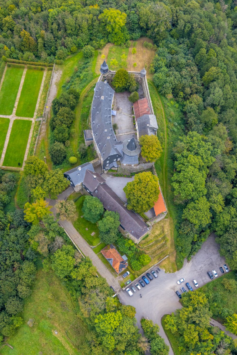 Aerial image Hagen - Castle of on street Alter Schlossweg in the district Hohenlimburg in Hagen in the state North Rhine-Westphalia, Germany