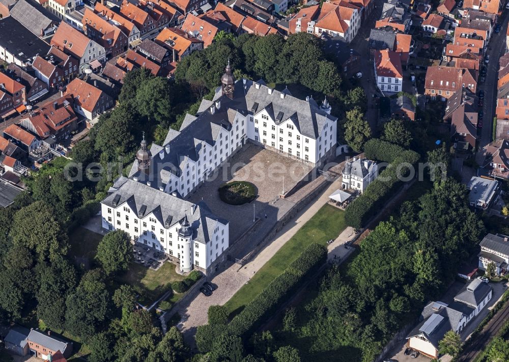 Aerial photograph Plön - Castle of Schloss Ploen in Ploen in the state Schleswig-Holstein