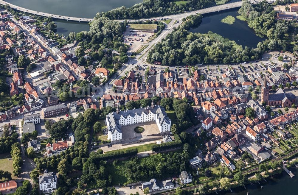 Aerial photograph Plön - Castle of Schloss Ploen in Ploen in the state Schleswig-Holstein