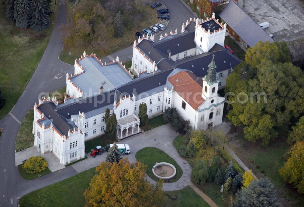 Martonvasar from the bird's eye view: Castle of Schloss Brunswick in Martonvasar in Weissenburg, Hungary