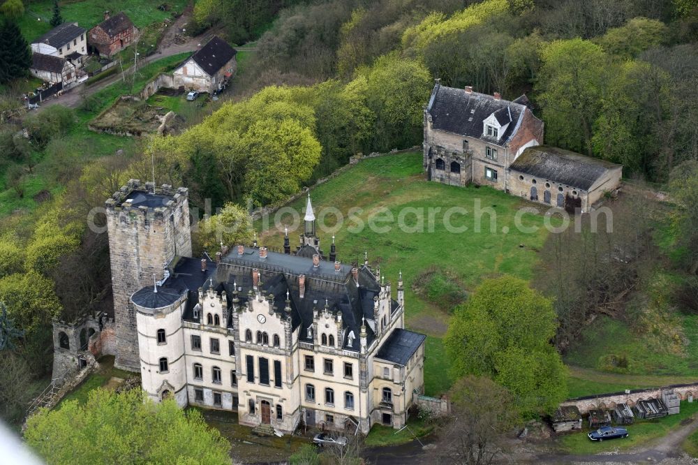 Sommersdorf from the bird's eye view: Castle on Schlosshof in Sommersdorf in the state Saxony-Anhalt