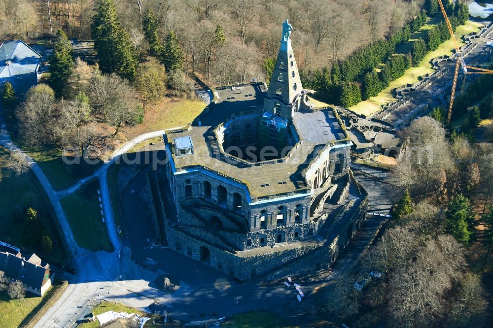 Aerial image Kassel - Castle of with Herkules on Schlosspark in the district Bad Wilhelmshoehe in Kassel in the state Hesse, Germany