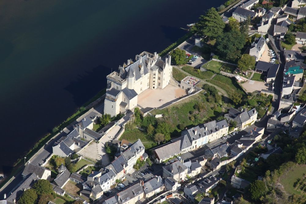Aerial photograph Montsoreau - Castle Montsoreau in Montsoreau in Pays de la Loire, France. The castle of Montsoreau is located right on the banks of the Loire. The Loire, which was originally built on the castle walls, ran through artificial trenches around the castle courtyard