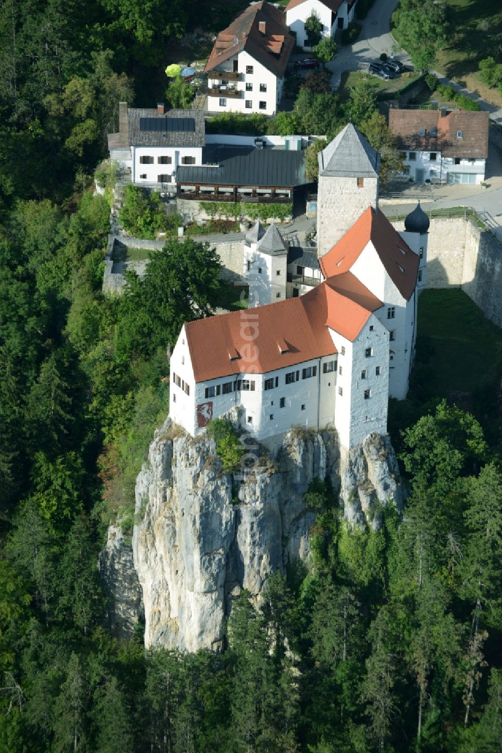 Riedenburg from the bird's eye view: Castle of the fortress Burg Prunn in Riedenburg in the state Bavaria